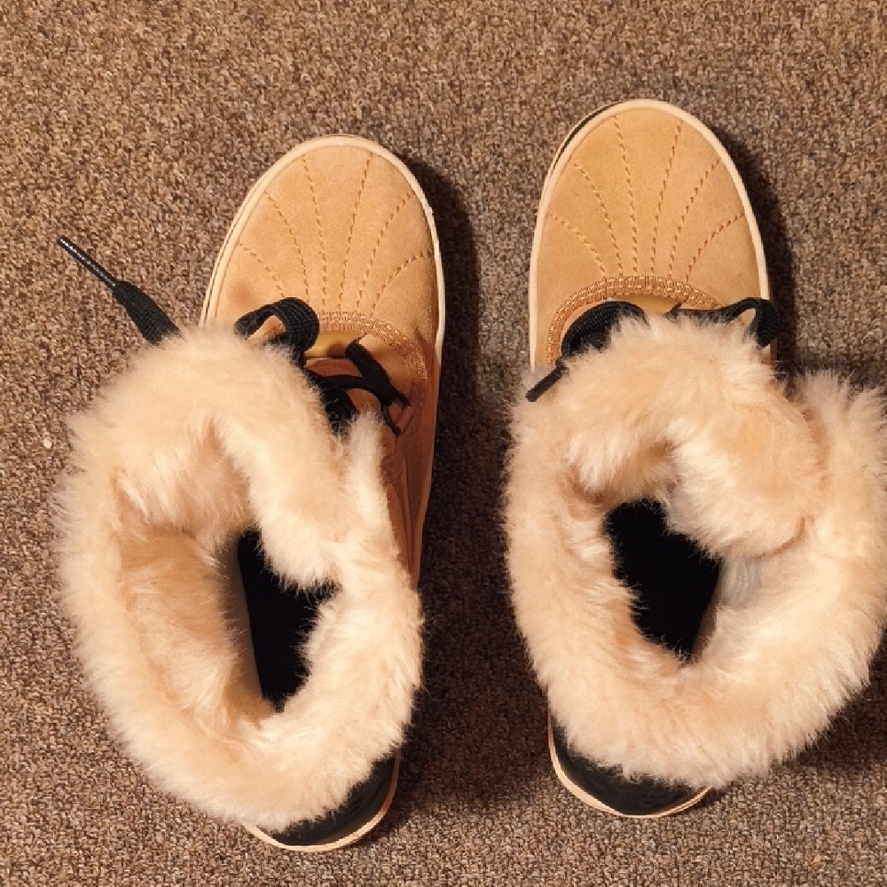 Sorel Women's Tan and Black Winter Boots - Picture 3 of 5